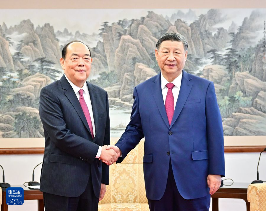 习近平会见贺一诚(图1)