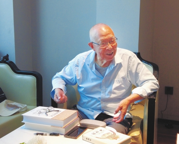 伍新福： 深潜苗疆撰史记(图1)