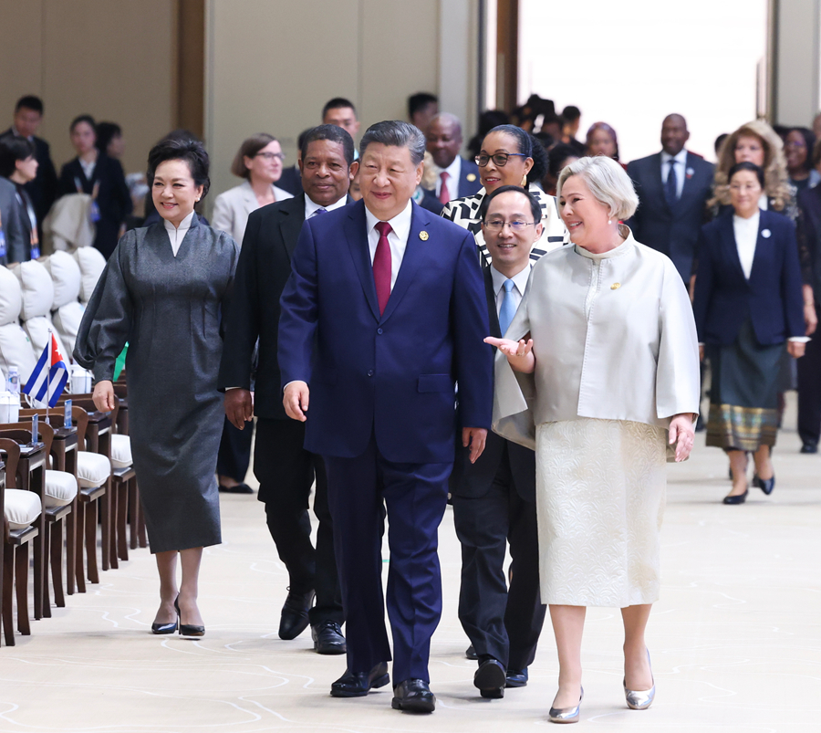 习近平出席全球妇女峰会开幕式并发表主旨讲话(图4)
