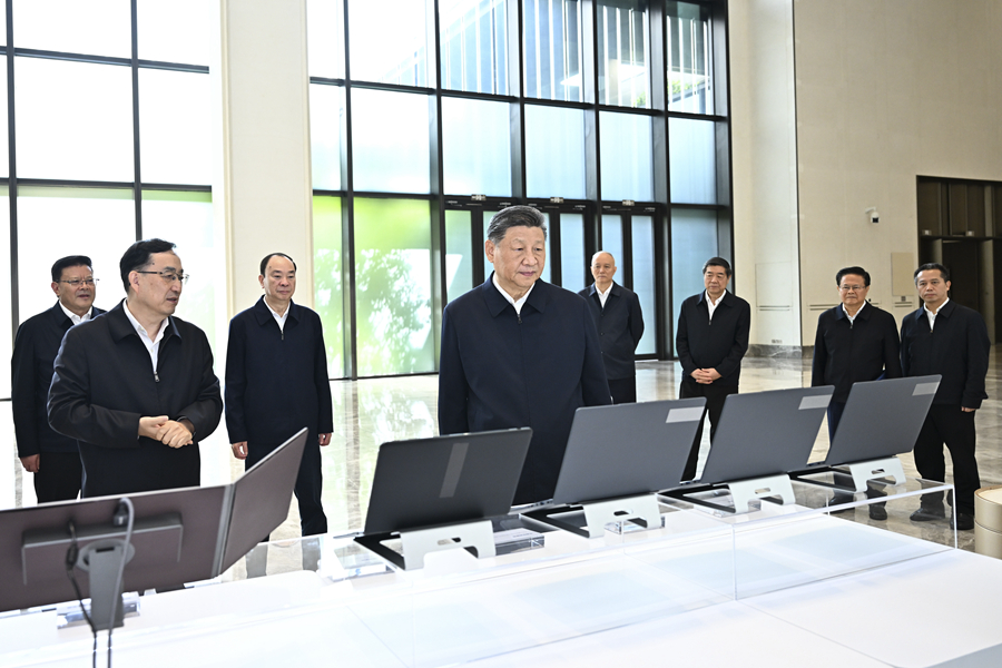 习近平在广东考察时强调 深入学习宣传贯彻党的二十届四中全会精神 以全面深化改革开放推动高质量发展(图8)