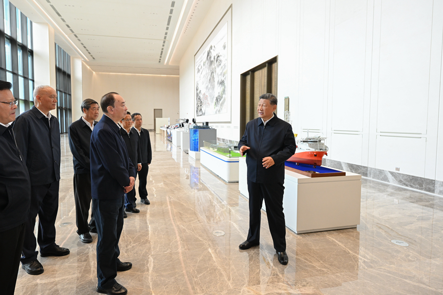 习近平在广东考察时强调 深入学习宣传贯彻党的二十届四中全会精神 以全面深化改革开放推动高质量发展(图9)