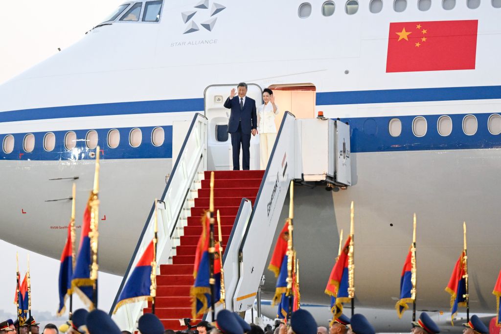 习近平抵达开罗对埃及进行国事访问(图2)