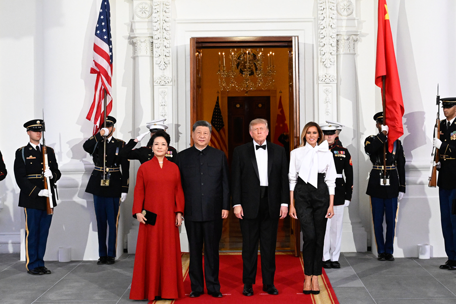 习近平和彭丽媛出席特朗普总统夫妇举行的欢迎国宴(图2)