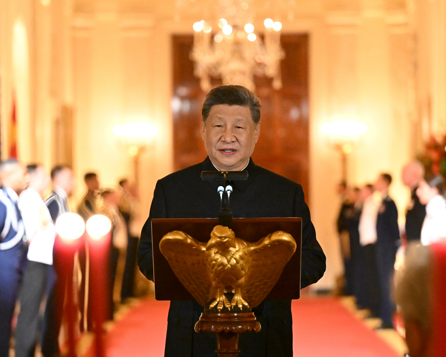 习近平和彭丽媛出席特朗普总统夫妇举行的欢迎国宴(图3)