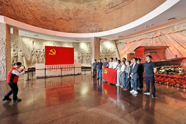 不断实现党的自我净化、自我完善、自我革新、自我提高——习近平党建思想引领新时代全面从严治党系列述评之三(图3)